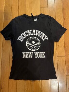 Divided H&M Rockaway New York graphic baby tee